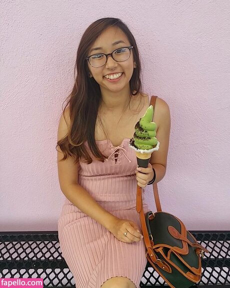 Sophia Phan hot actress pics