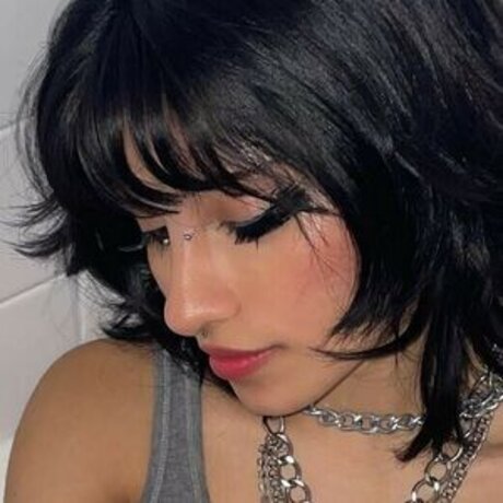 Violent Vira model nude pics