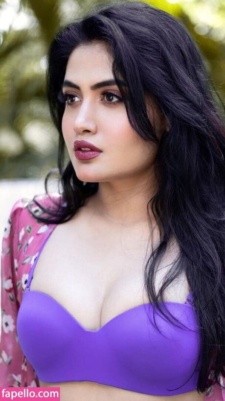 Manvi Chugh beautiful star image