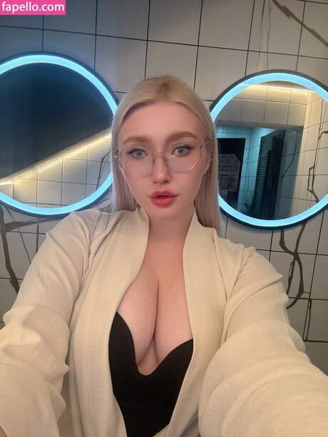 Elena Kyalviyainen top profile image