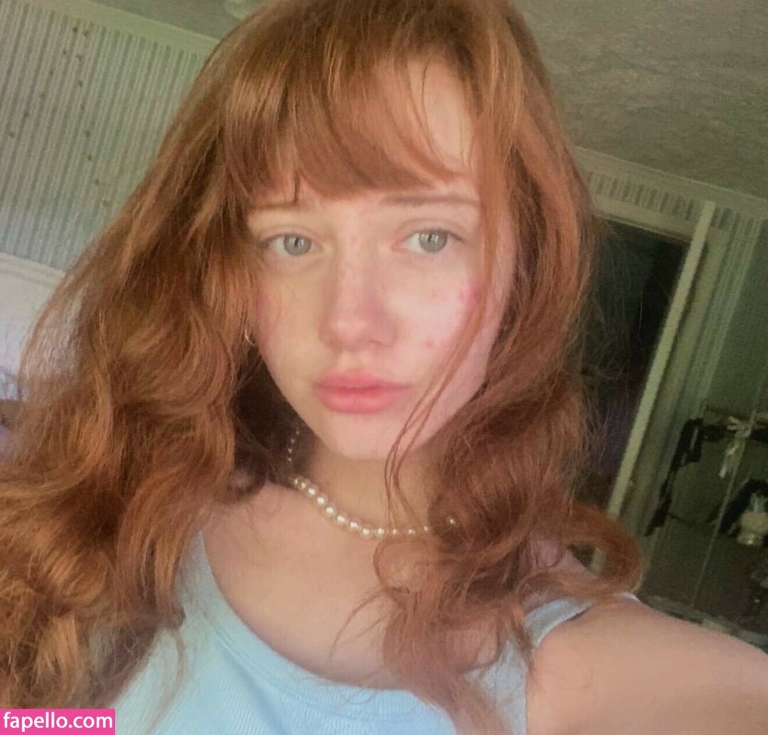 redbellax model nude pic