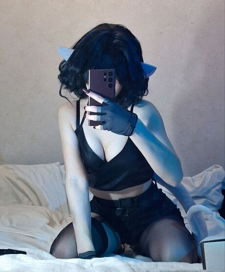 sisters onlyfans erotic image