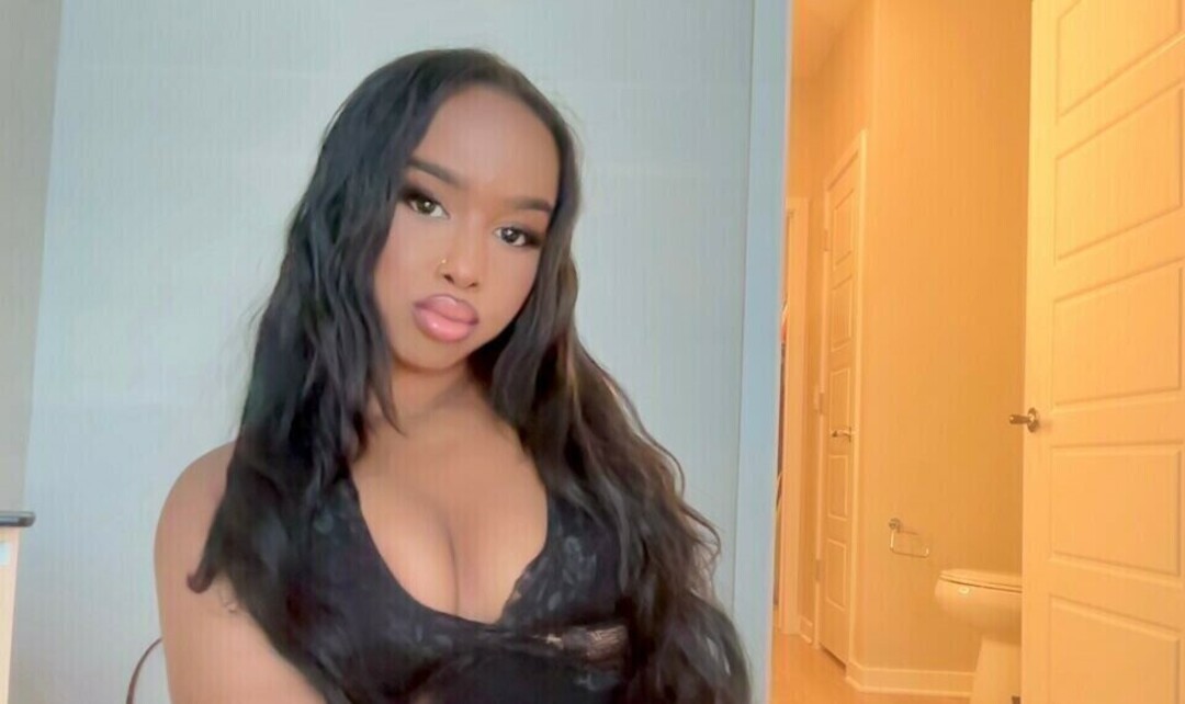 Suadd sex model photos