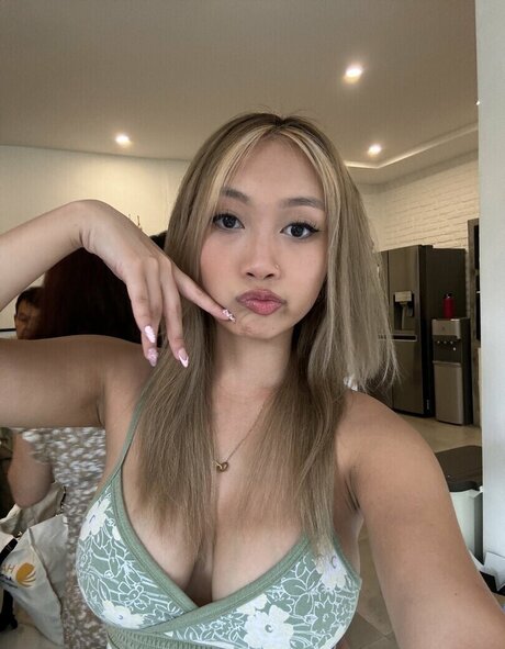 Daisee Hue nude star pics