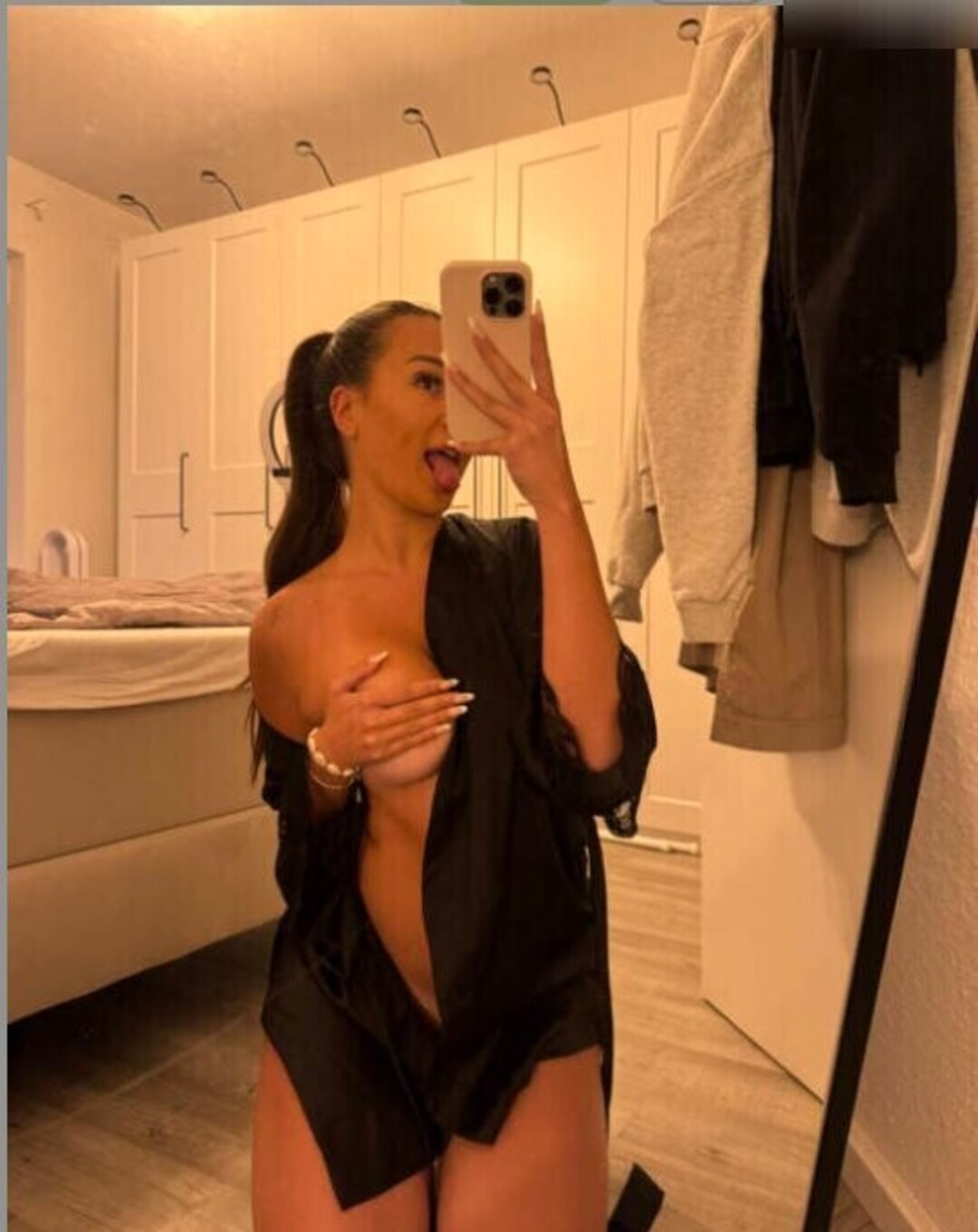 Vanessajolie sexy model pics