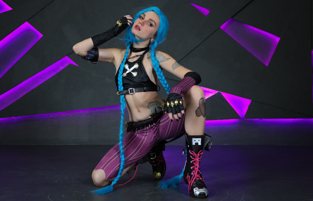 Lizy Youngy star sexy pic