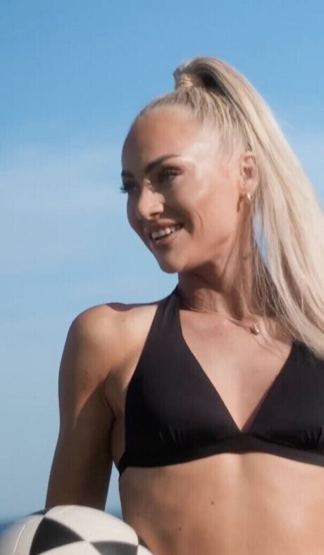 Alisha Lehmann model high quality images