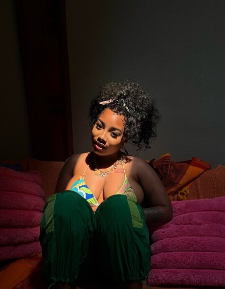 kortynie naked model photo