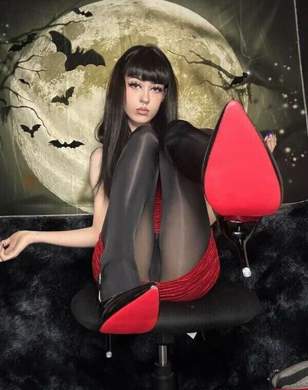 Madam Vampa pornographic model img