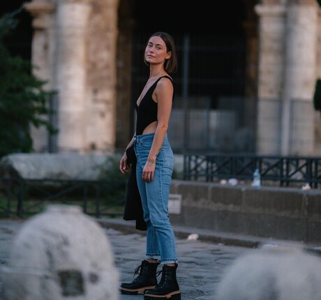 Jennifer Lange star erotic pic