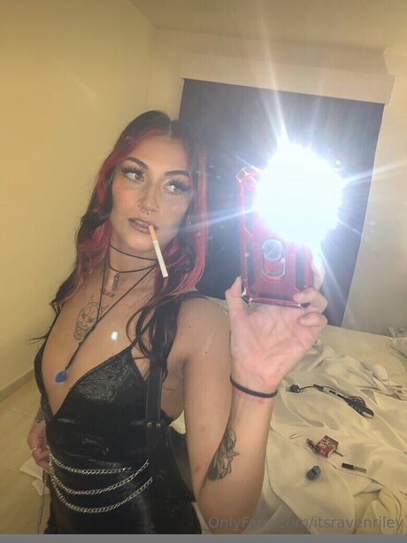 Itsravenriley naked pornstar image