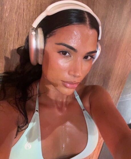 Ziyartist pretty actress img