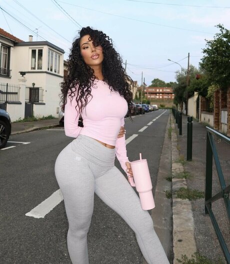 Ziyartist sexy star pic