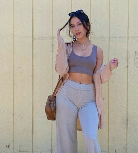 Cierra Revilla model free pic