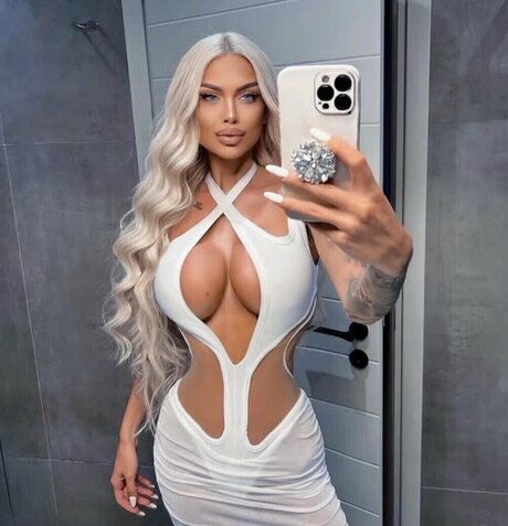 Adina Tatiana model pornographic images