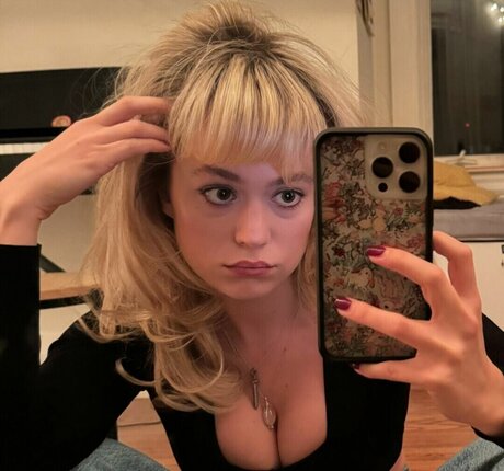 Ella Ballentine model naked pictures