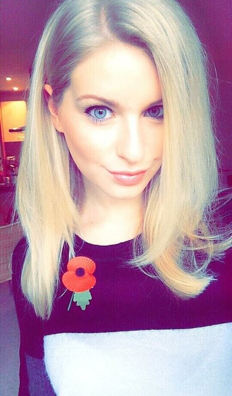 Jess Davies model naked photo