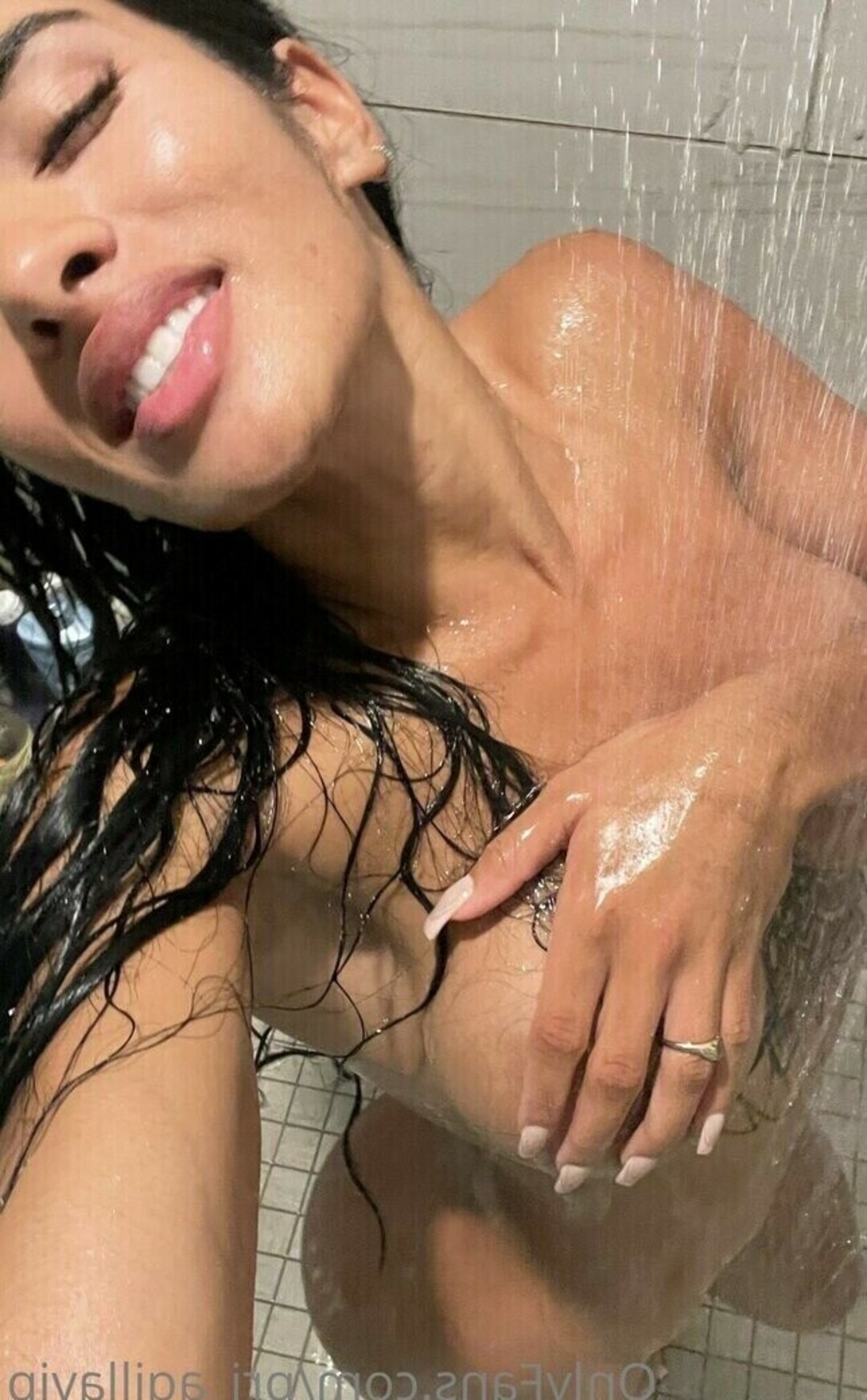 Priscilla Aqilla star perfect photo