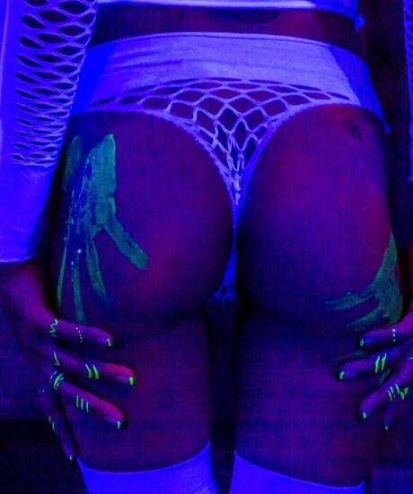 Salina Barajas hot actress image