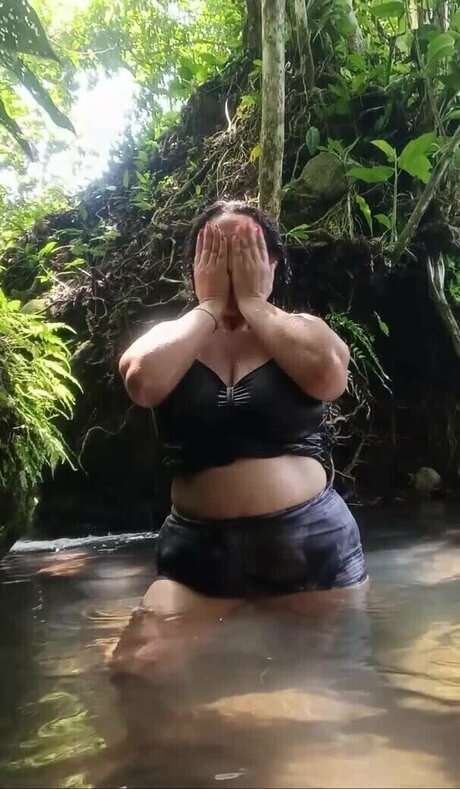 DairalinaVega star pretty picture