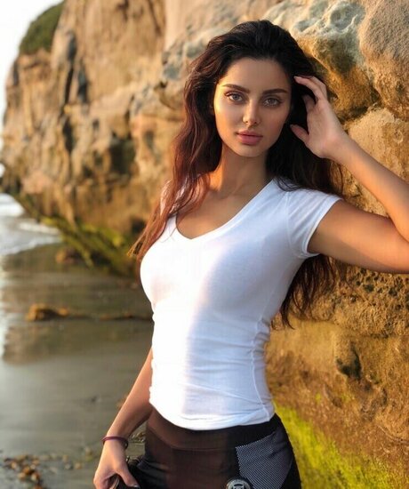 Mahlagha Jaberi erotic pornstar pics