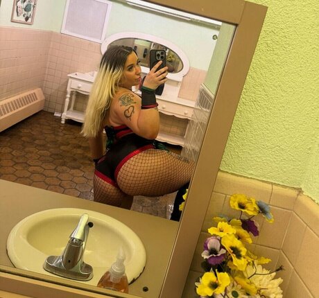 Ivy Malibu star exclusive photos