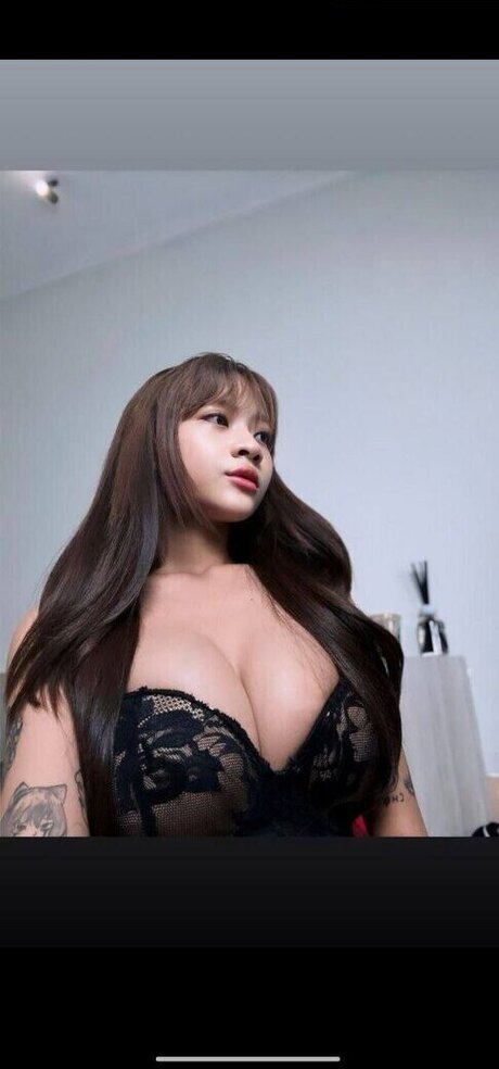 Patricia Cia model hot picture