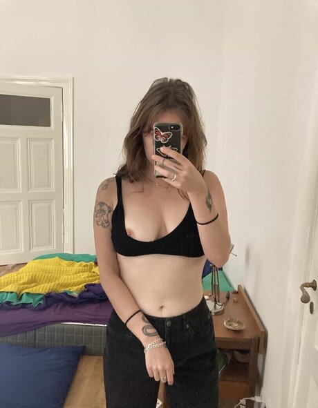 Linda Blair high quality star photos