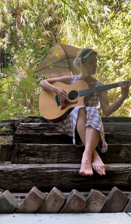 Dora Jar model exclusive pictures