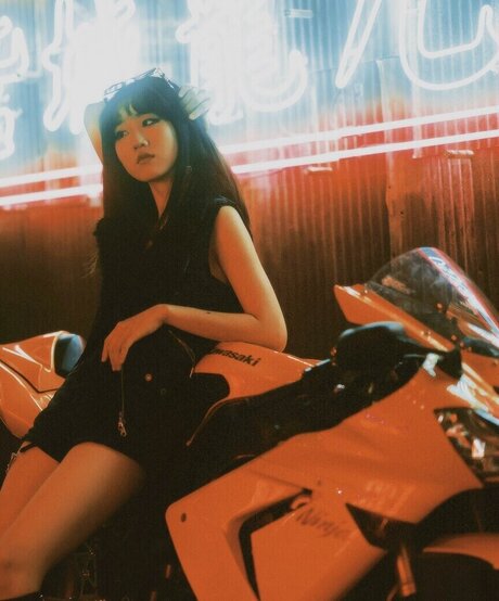 Lo3tus nice model pic