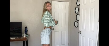 Beez ASMR nice actress photo