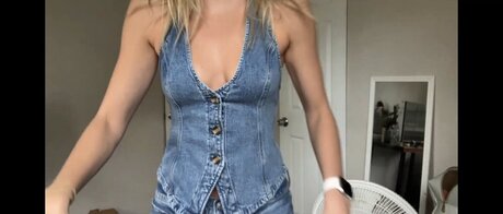 Beez ASMR naked actress archive