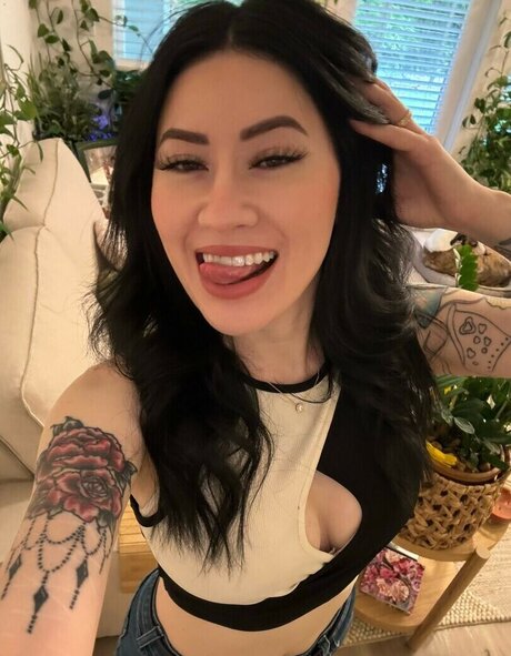 SamanthaKronos model top picture