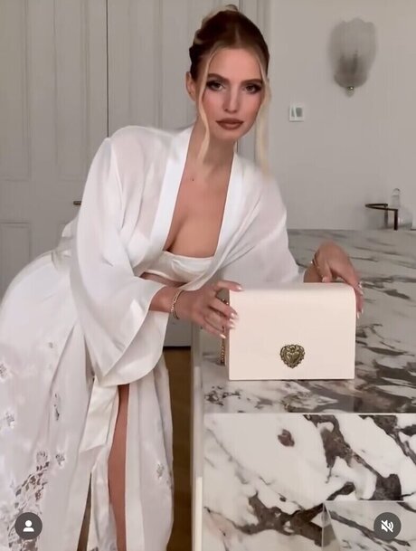 asian onlyfans nudes images