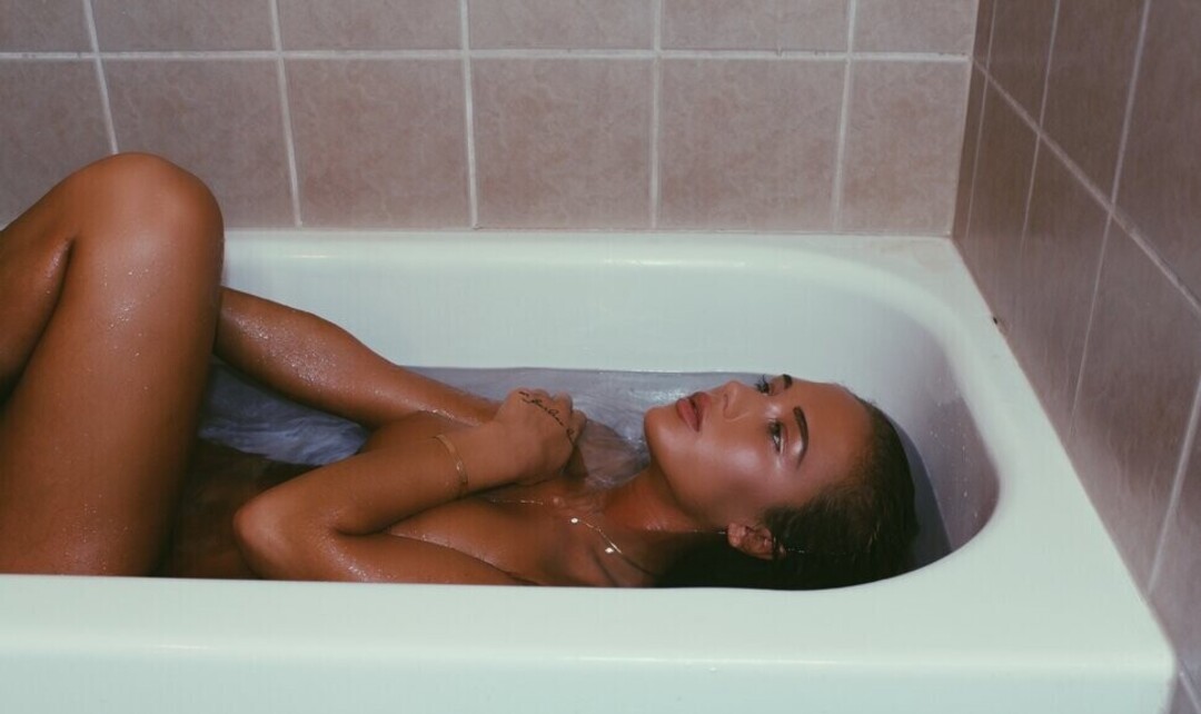 NiykeeHeaton free star img