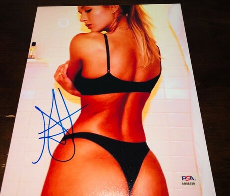 NiykeeHeaton model best pic