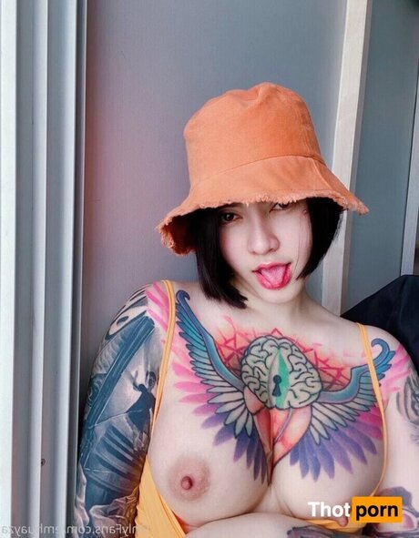 emhuayza model nude pictures