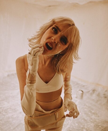 Sophie Powers model art galleries