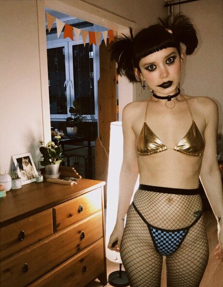 Polina Knyazeva nude star pictures