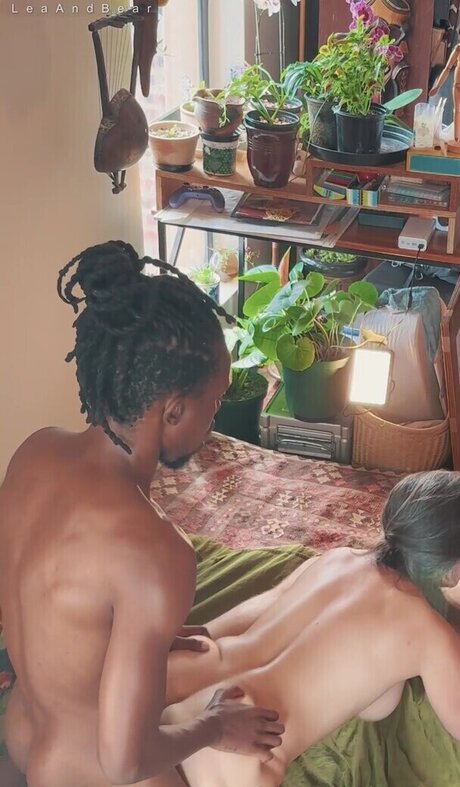 Leah And Bear pornstar pretty pic