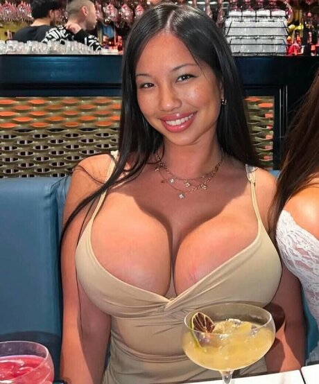 Samaela Ferrari model pretty image