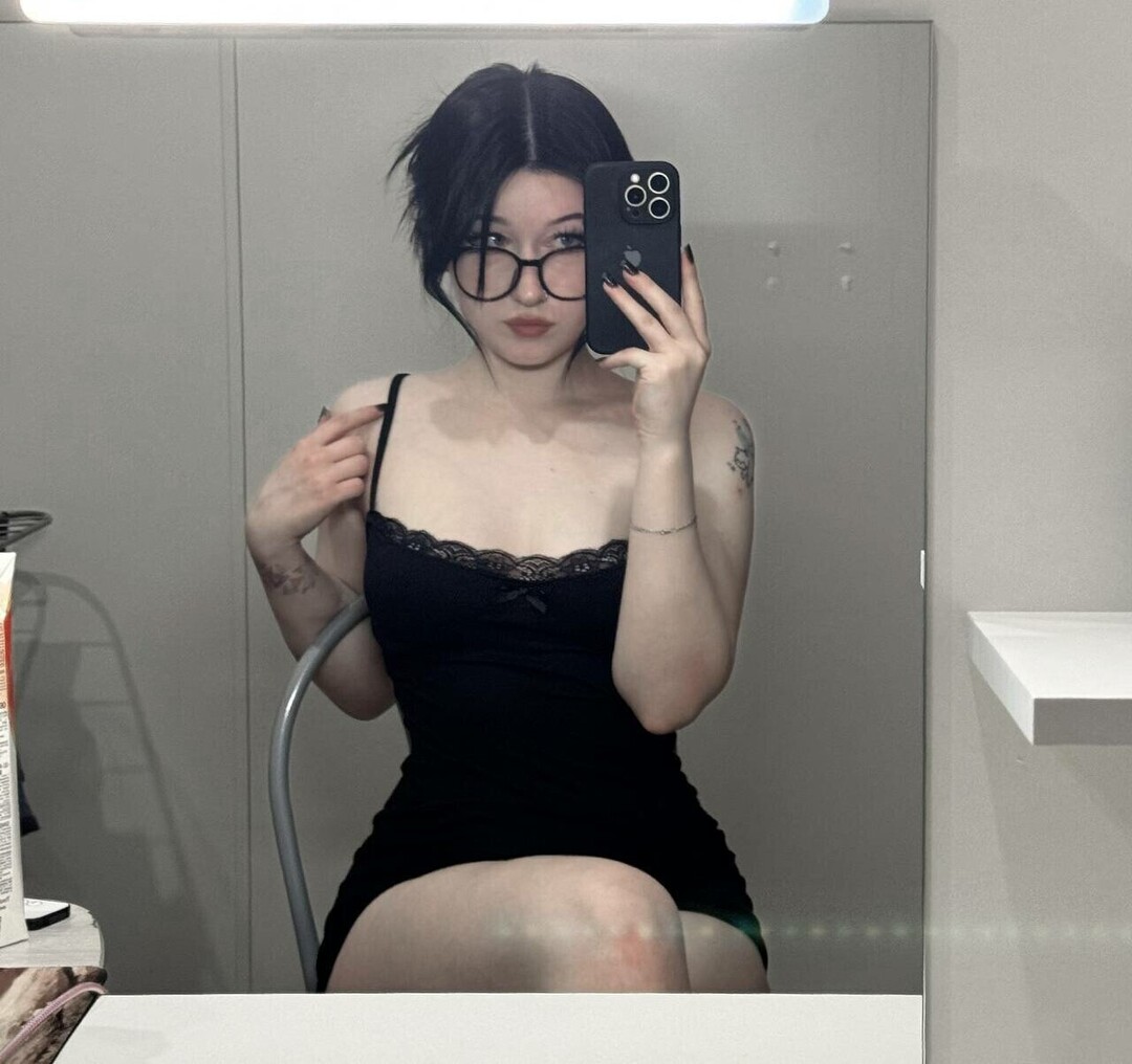 su ga r ik star naked image