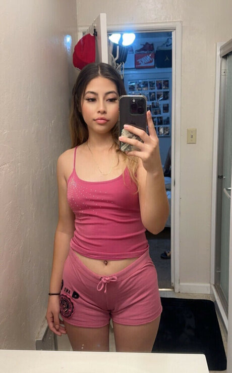 aleebby03 model erotic pic