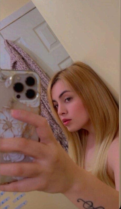 Rubi Slz art model gallery