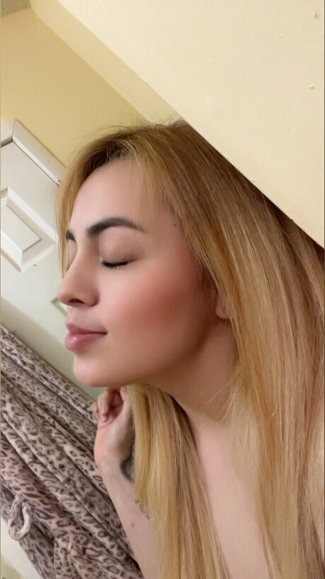 Rubi Slz pornstar naked image