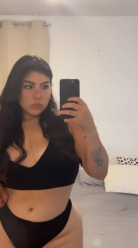 Dani Roma model nude images