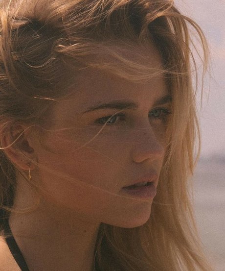 oliviaabonn art star pictures