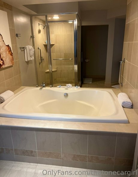 thatonecargirl exclusive model pic