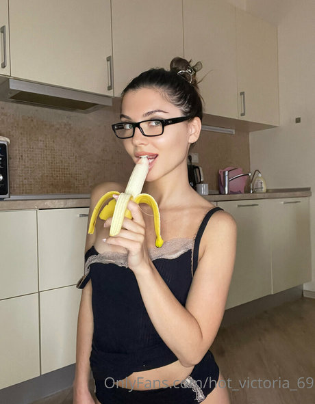 hot victoria 69 pretty actress pictures