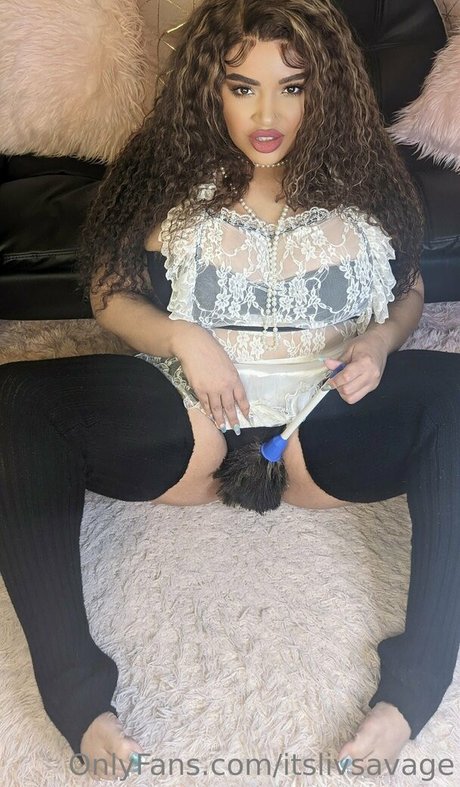 itslivsavage model erotic pic